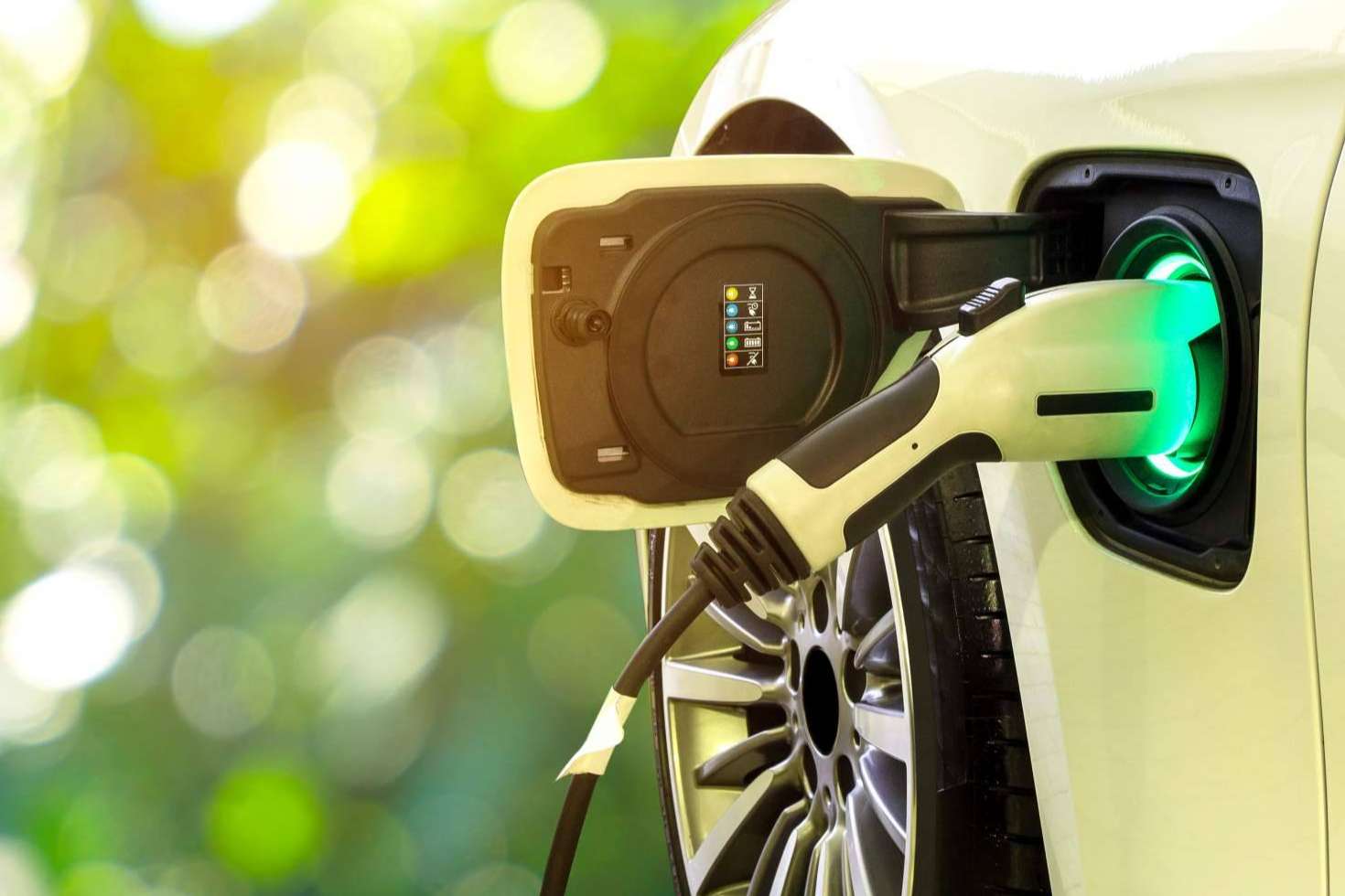 Enchufamos Tu Coche ofrece un servicio de puntos de recarga para vehículos eléctricos en viviendas unifamiliares