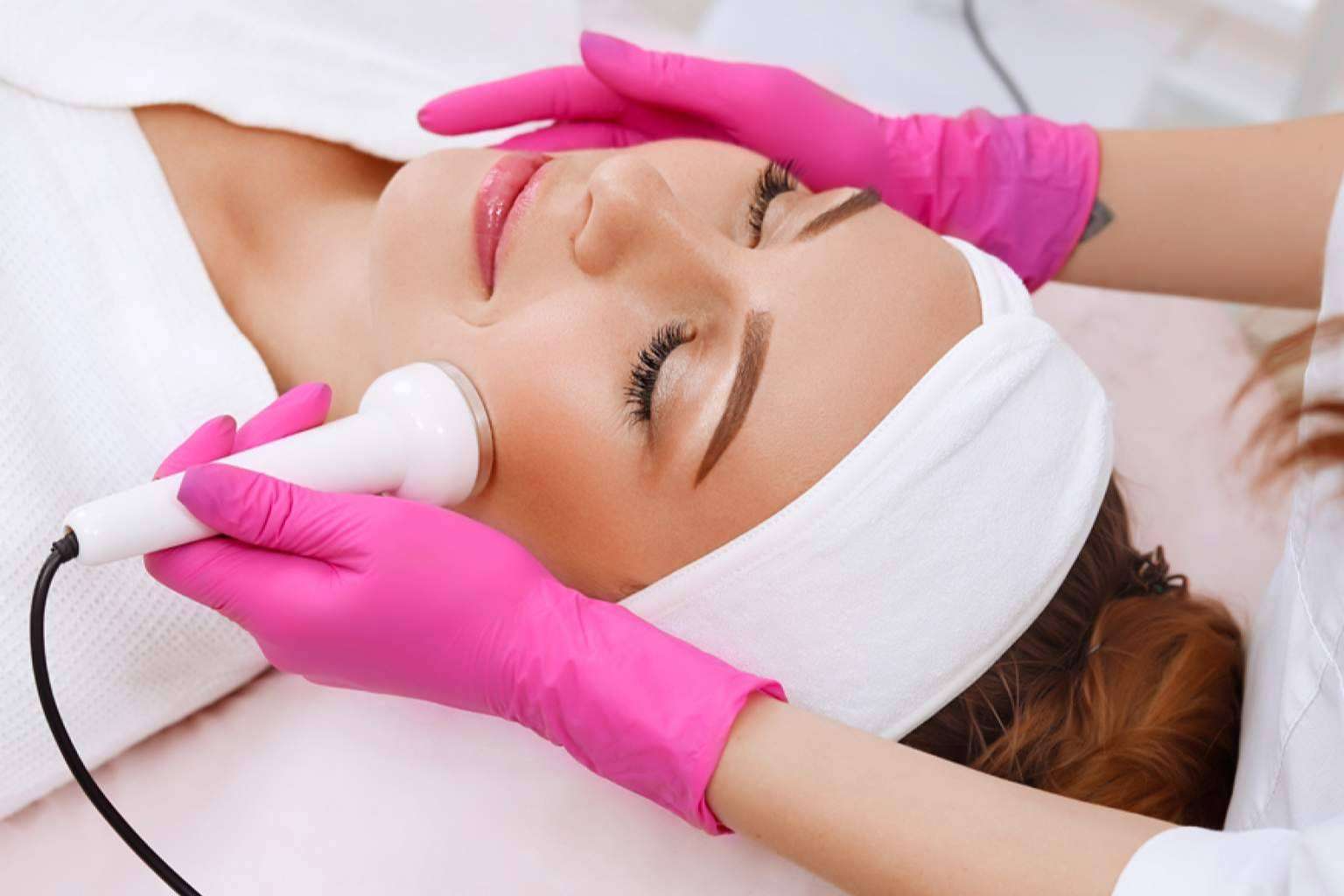 Conseguir una piel de porcelana con tratamiento facial antimanchas y otros tratamientos faciales icónicos de MiCleo&Co