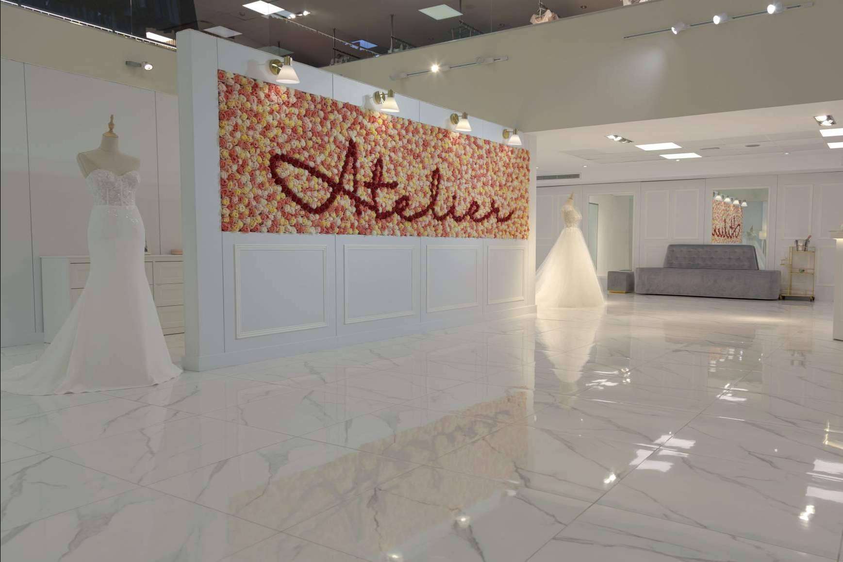 La marca de moda nupcial Atelier de Bodas abre nueva sede, taller central y centro logístico en Barcelona