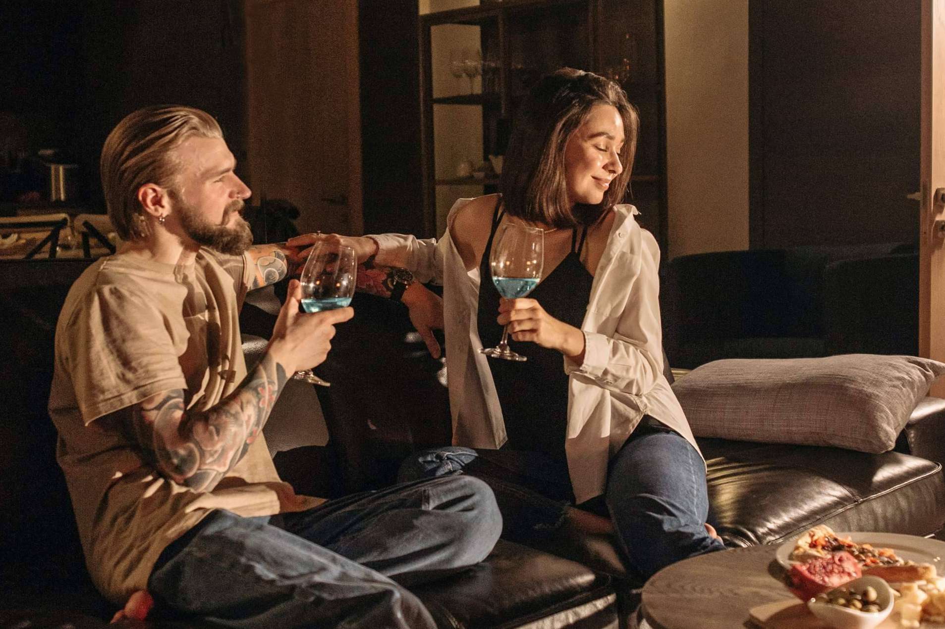 Mesa 16, la tienda online que pone a disposición de sus clientes distintas variedades de vino azul