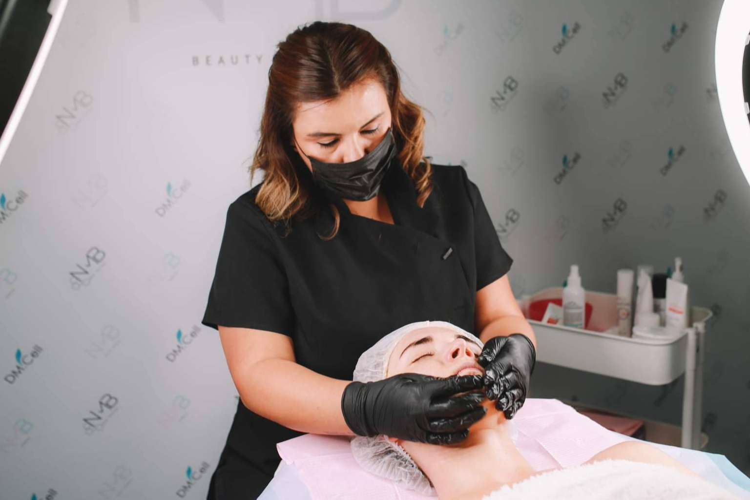 Los cursos de formación en limpieza profunda hydra & oxigenoterapia ofrecidos por la propietaria de NMBeauty Academy, Natalia Muñiz