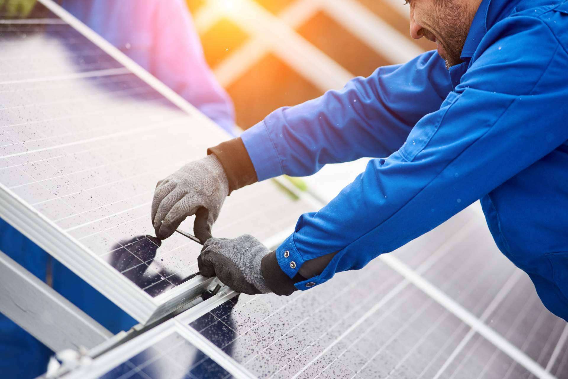 ¿Cómo engañan los vendedores de energía solar según Solar Energy?