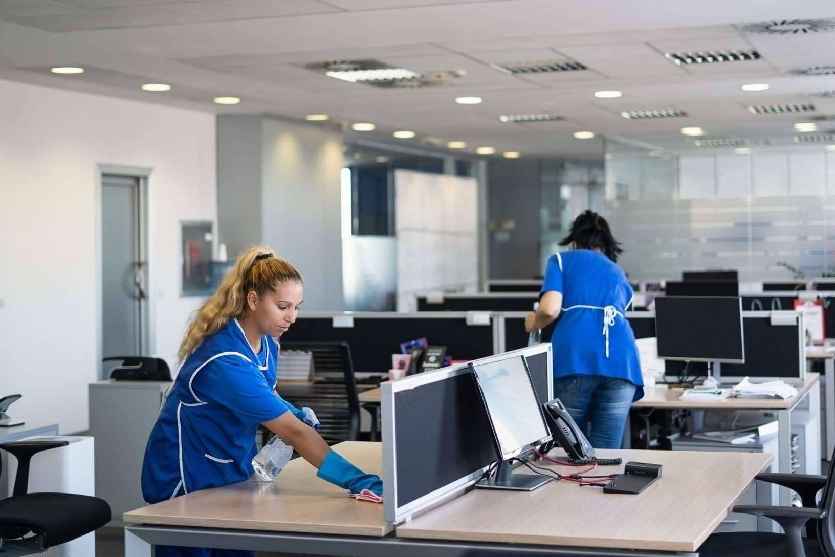 ¿Dónde encontrar un servicio de limpieza a empresas, oficinas y locales en Madrid y Sevilla? Grupo Sileb