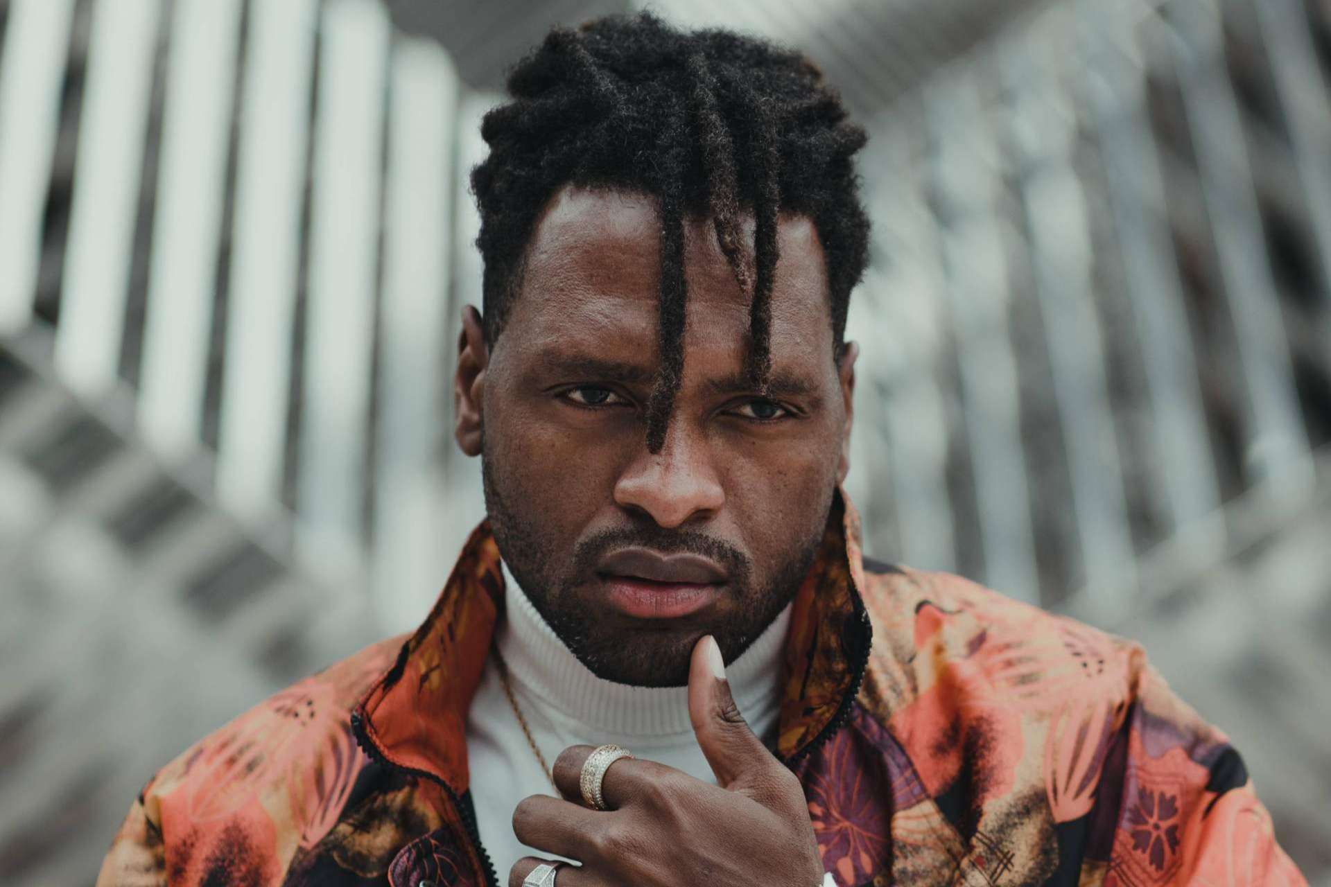 Rickho es un cantante y compositor que ha hecho viral Love Nwantiti en español