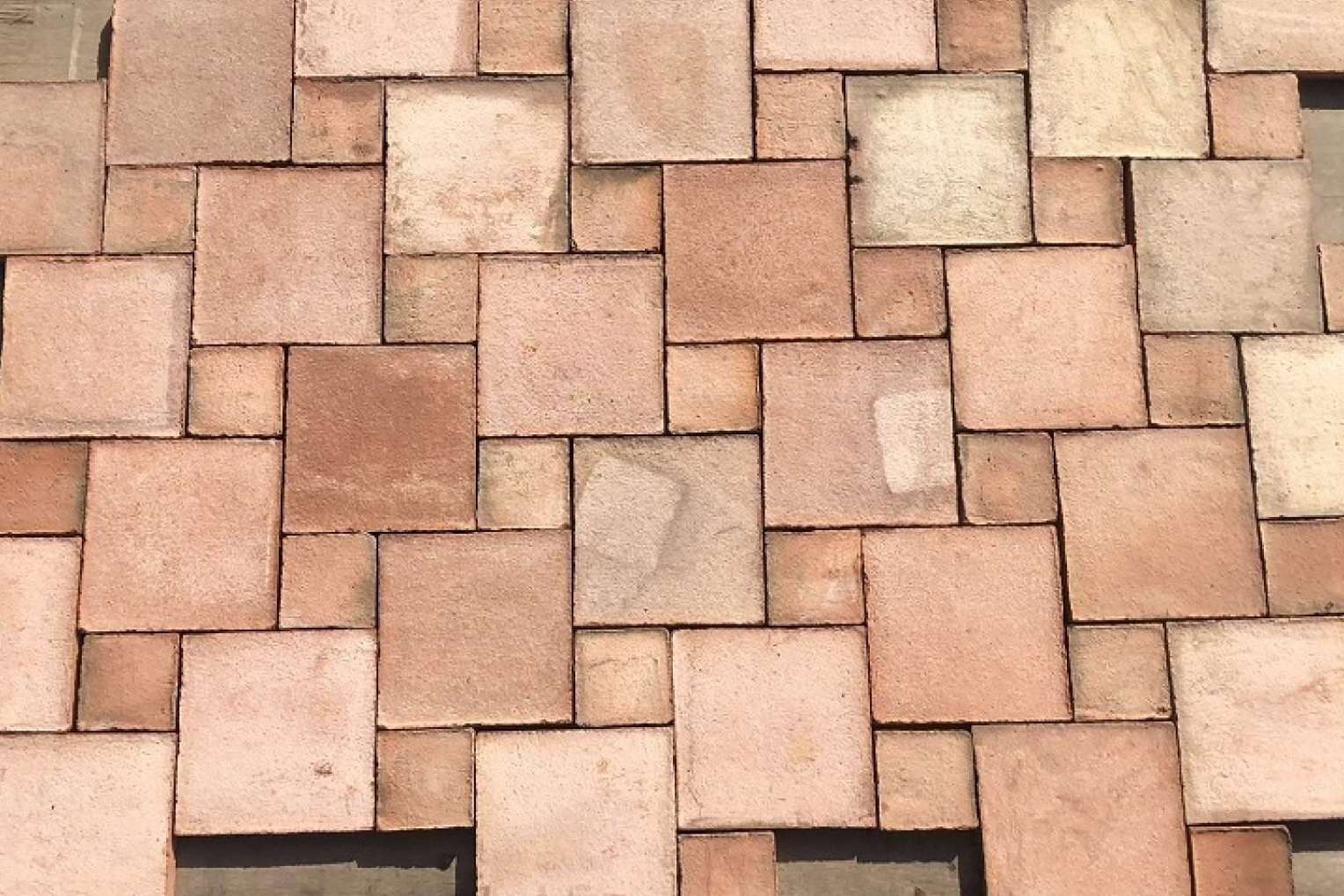 Materiales Artesanales, la empresa que se especializa en la fabricación artesanal de suelos de barro cocido