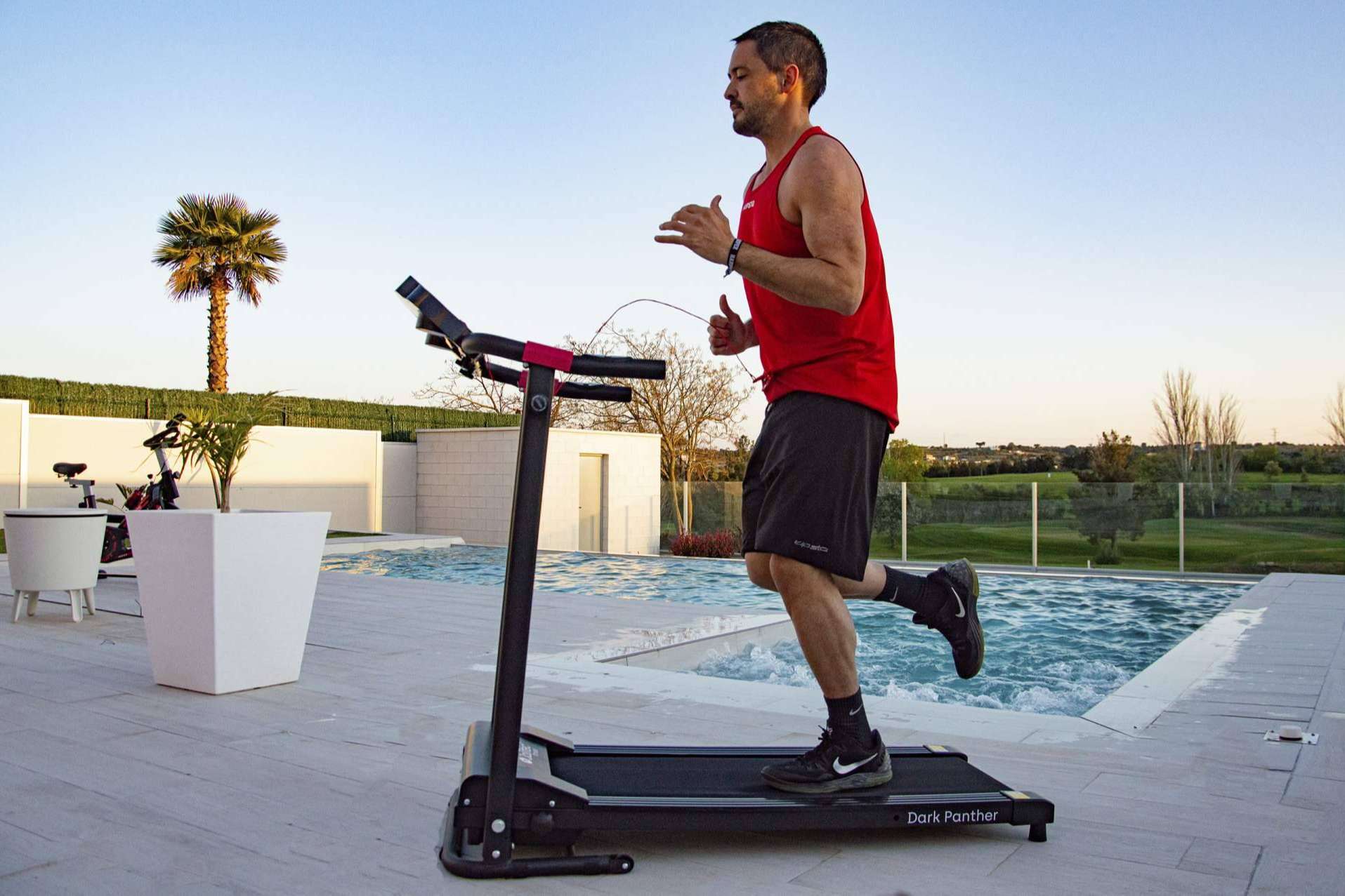 El amplio catálogo de cintas de correr y bicicletas de spinning para entrenar en casa que ofrece Jolitec