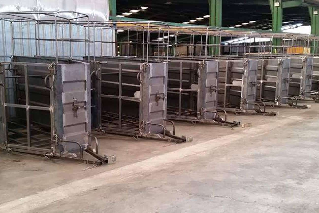 Una de las herramientas que facilita el trabajo es el remolque basculante Speedrem