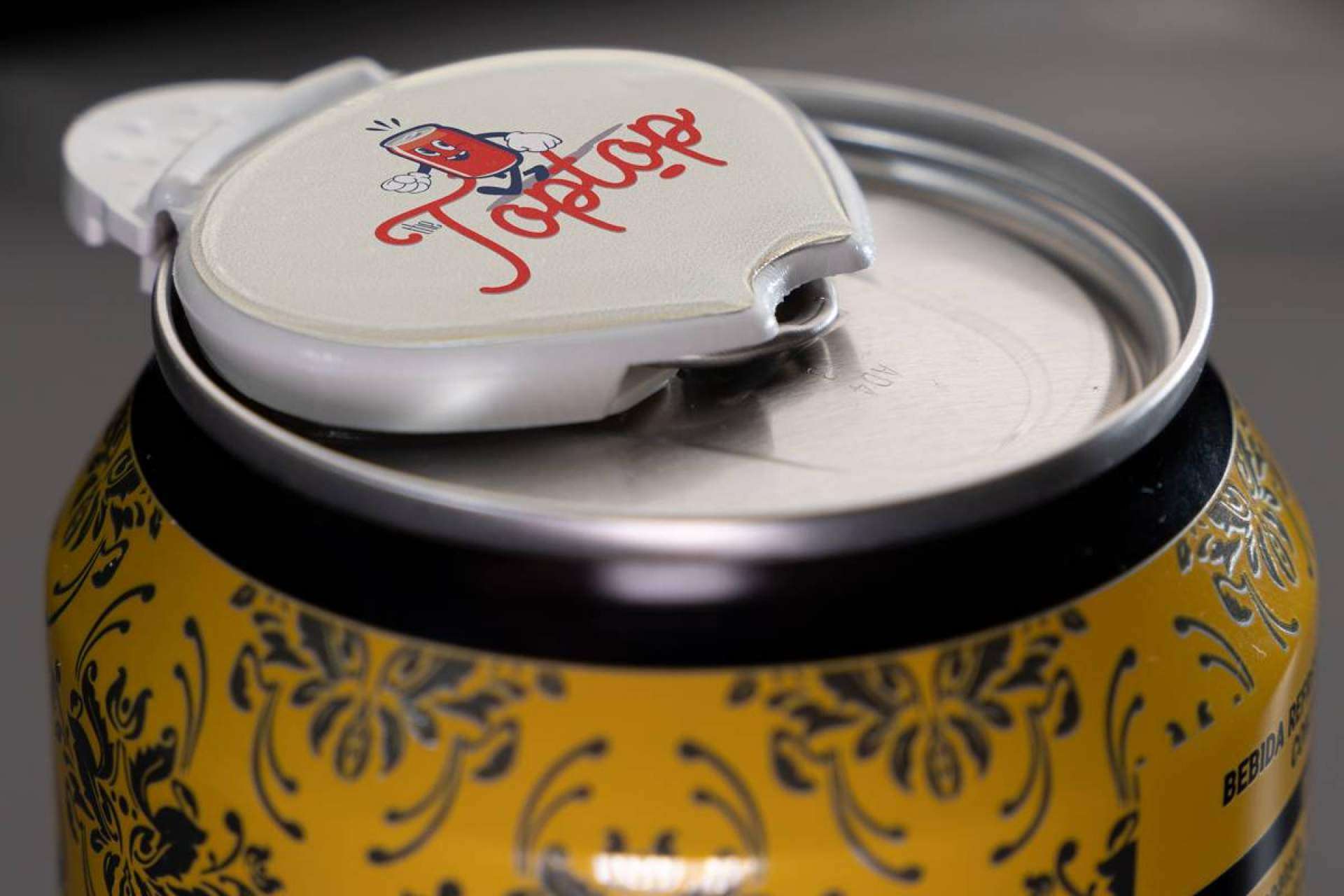 Una ingeniosa tapa para latas de bebida que permite mantener el gas durante días, The Top·Top