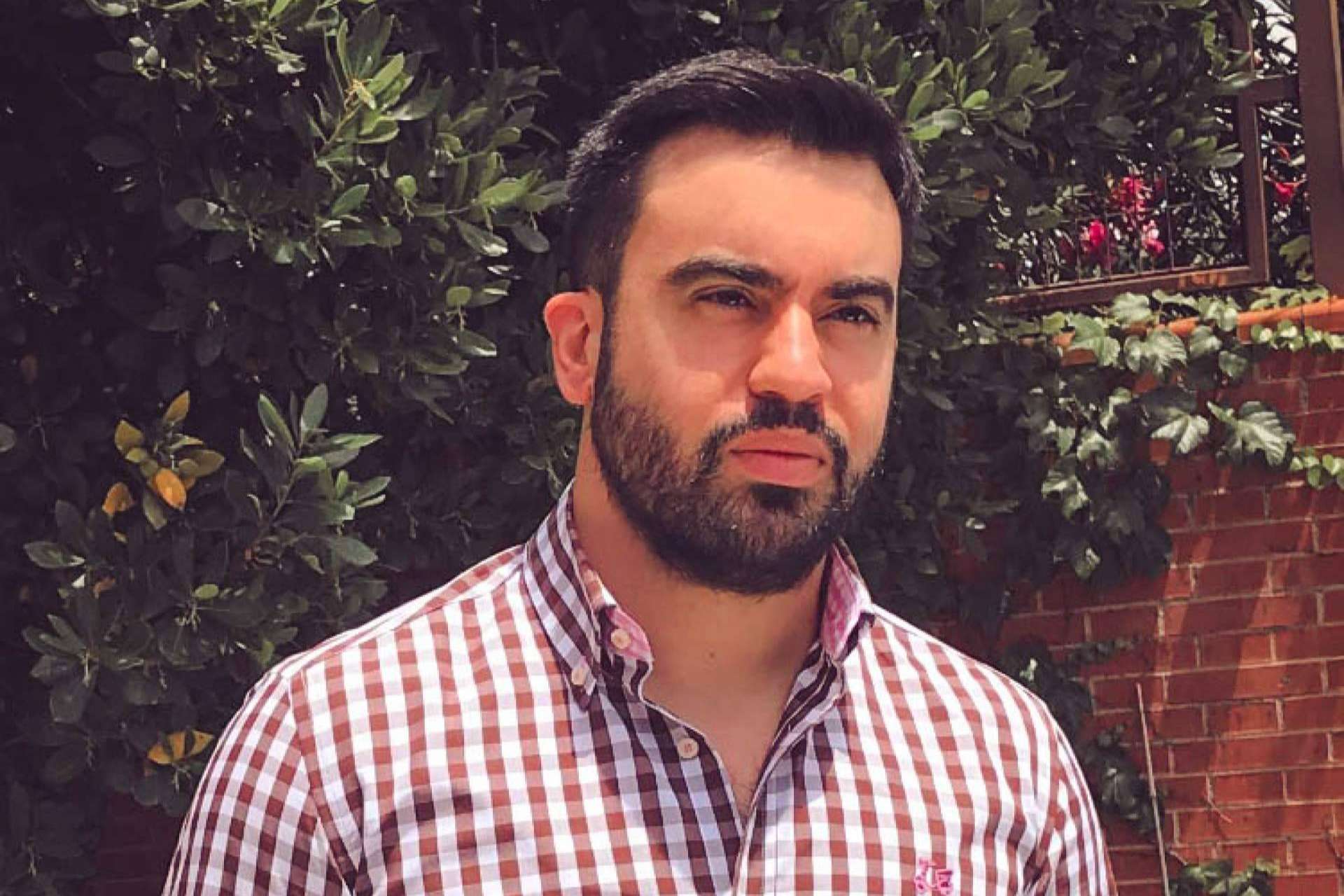 El autor Jorge Perales Nieto presenta su primer libro, 'Mirando al mar, soñé'