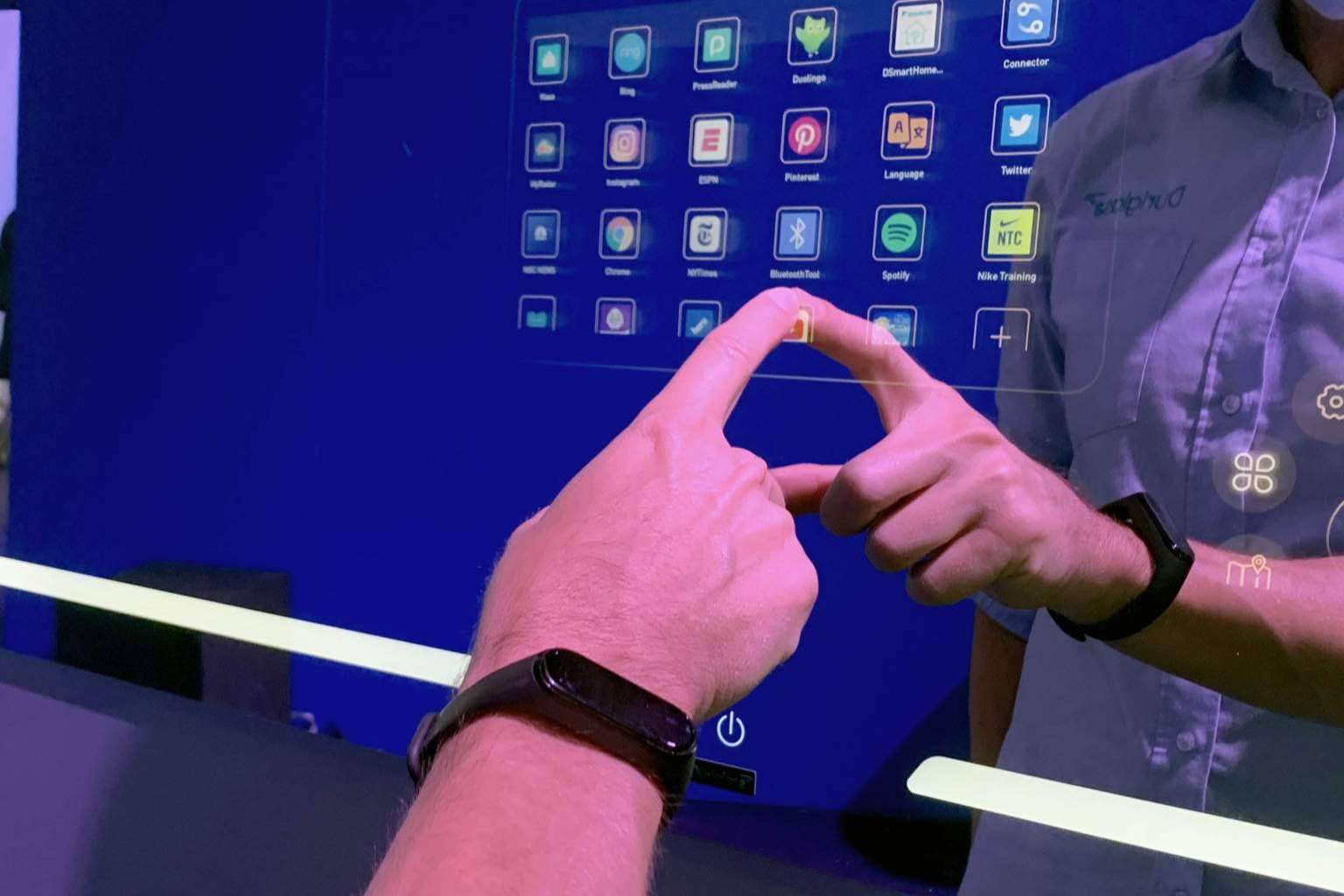 Conocer la inteligencia ambiental de la mano de Duriglass y sus modelos como el Smart Mirror