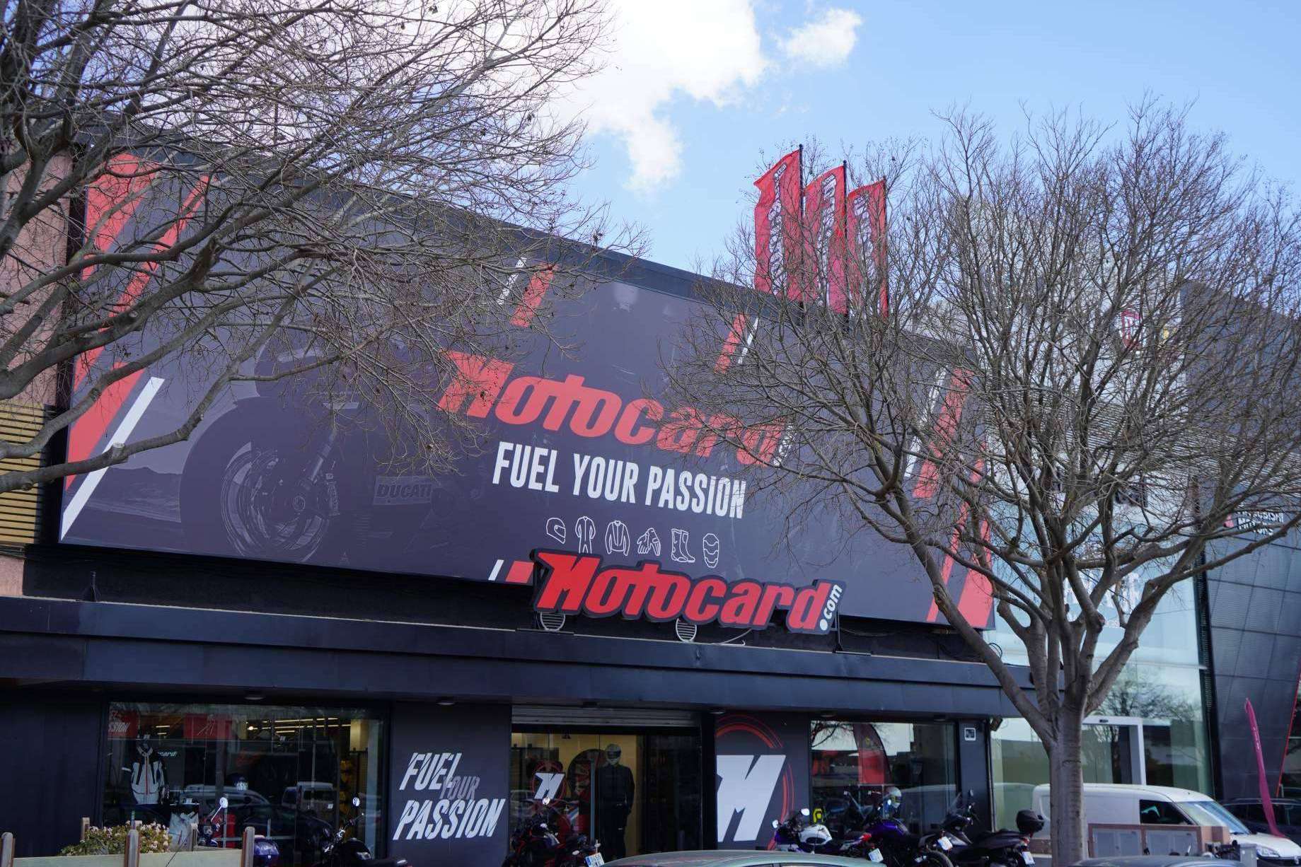 Homenaje a Luis Salom en la nueva tienda Motocard en Mallorca