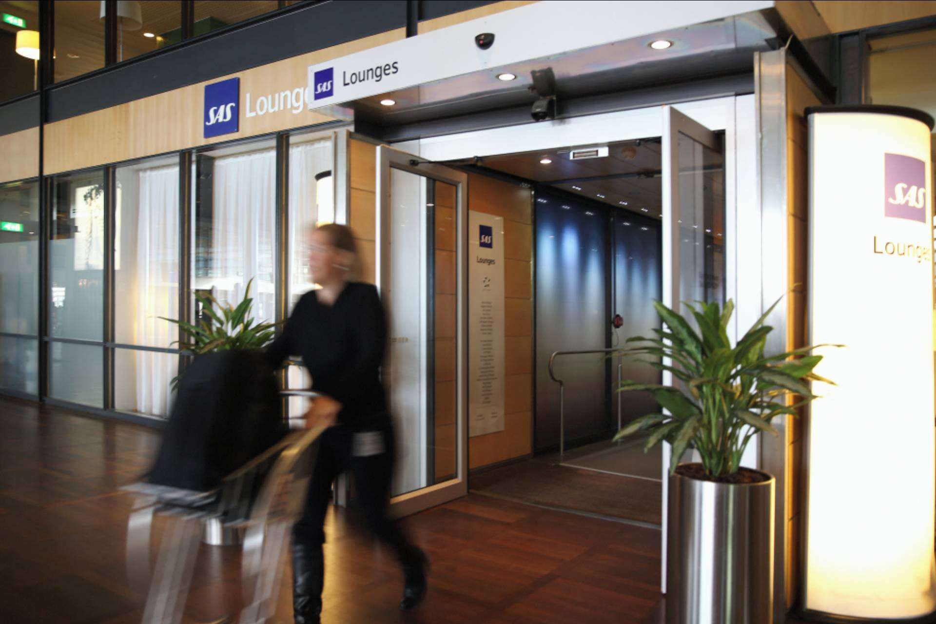 Las puertas automáticas facilitan el sector de transporte de pasajeros, por el fabricante ASSA ABLOY