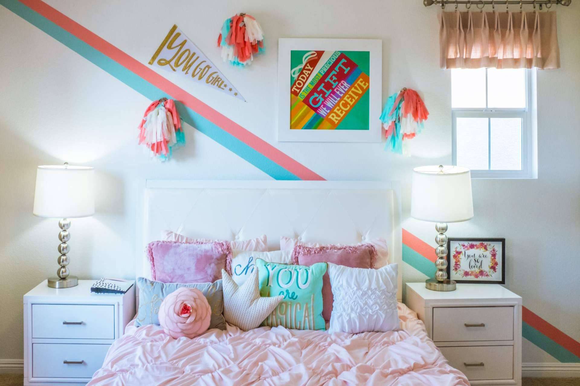 Para decorar una habitación infantil, Buychester ofrece muebles y diseños especiales