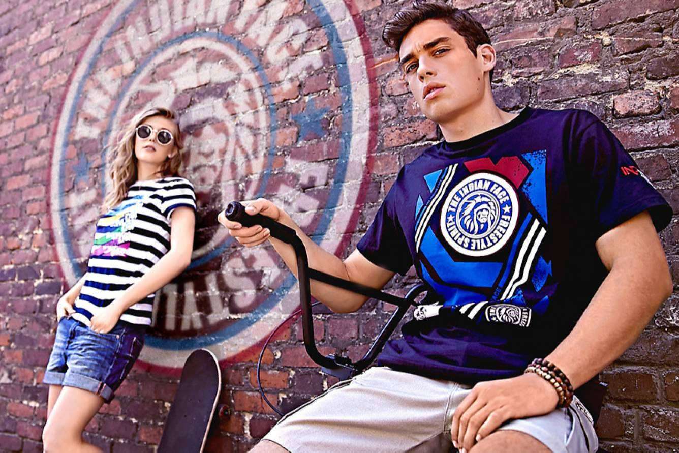 The Indian Face, la marca que triunfa en Chile por sus gafas de sol y camisetas