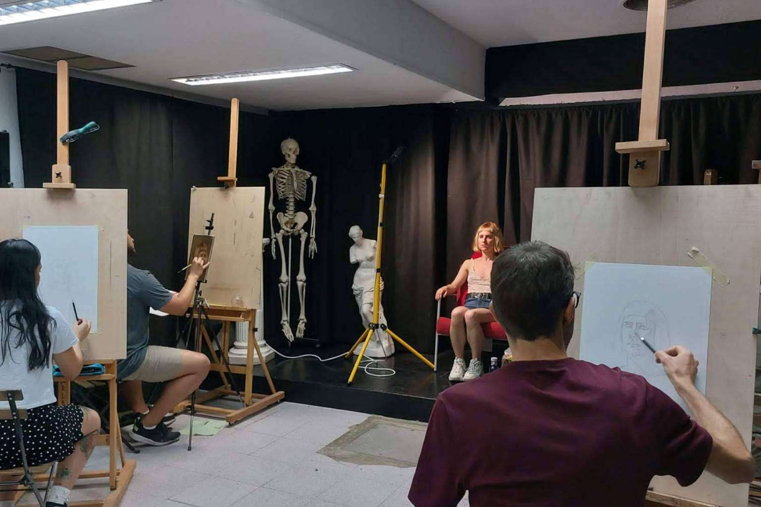 Los programas intensivos de la academia de dibujo y pintura Estudio Ilógico ayudan a formarse como artista