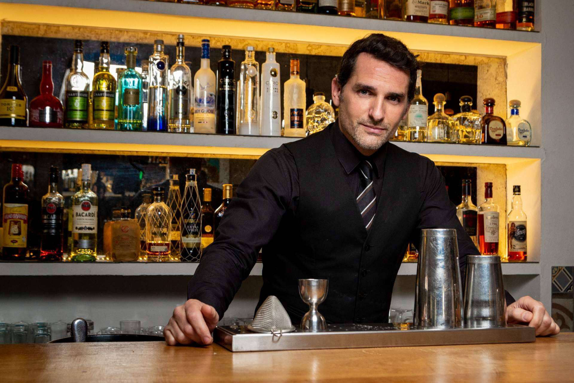 El curso de bartender profesional de la ESCOM asegura a los estudiantes un buen futuro