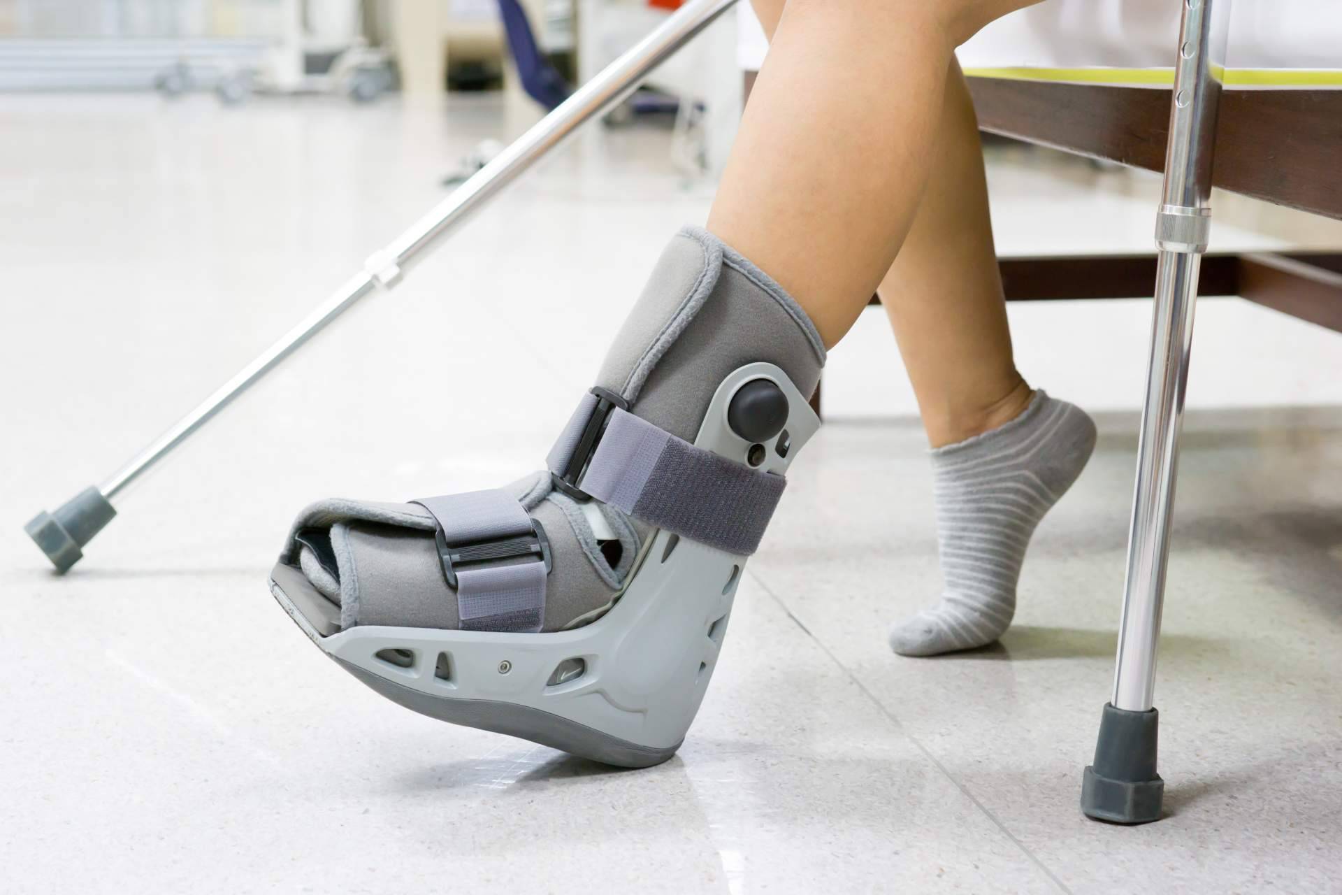 Por qué una bota Walker ayuda a la recuperación de esguinces y fracturas