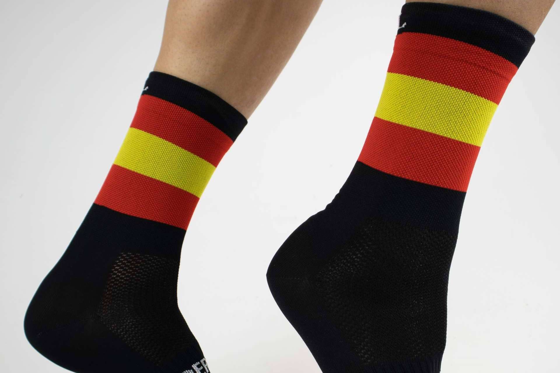 El diseño de los calcetines de ciclismo con la bandera de España que ofrece Perro Loco