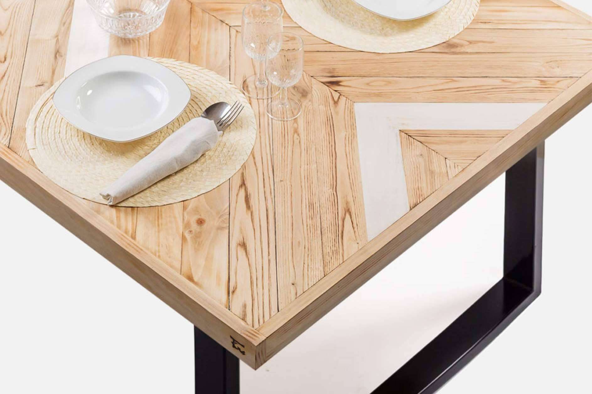 TrueWood distribuye muebles de madera y otros productos de decoración hechos a mano, con materiales 100 % naturales