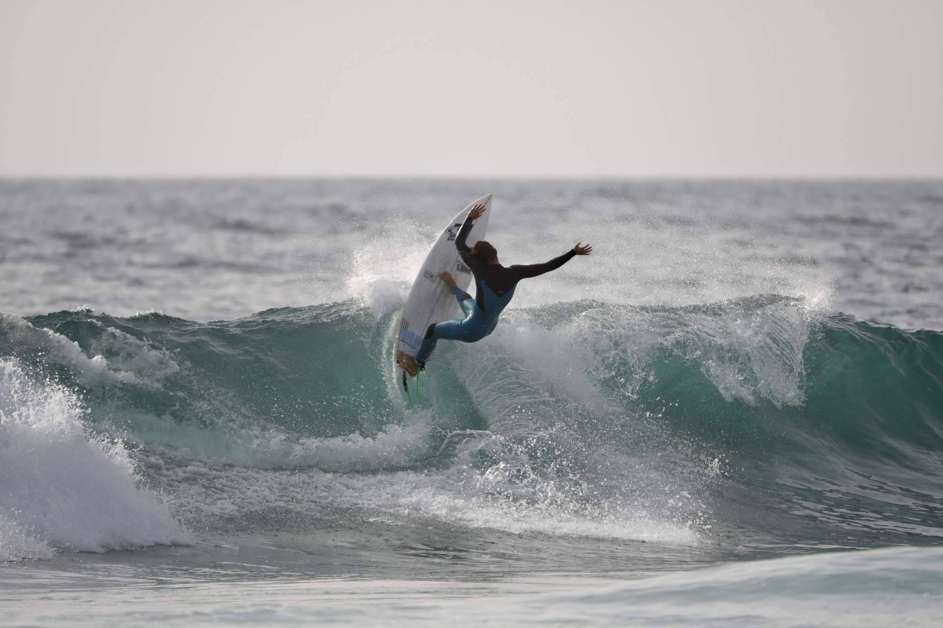 Bioksan se ocupa de esponsorizar a la surfista española de élite, Lucía Machado