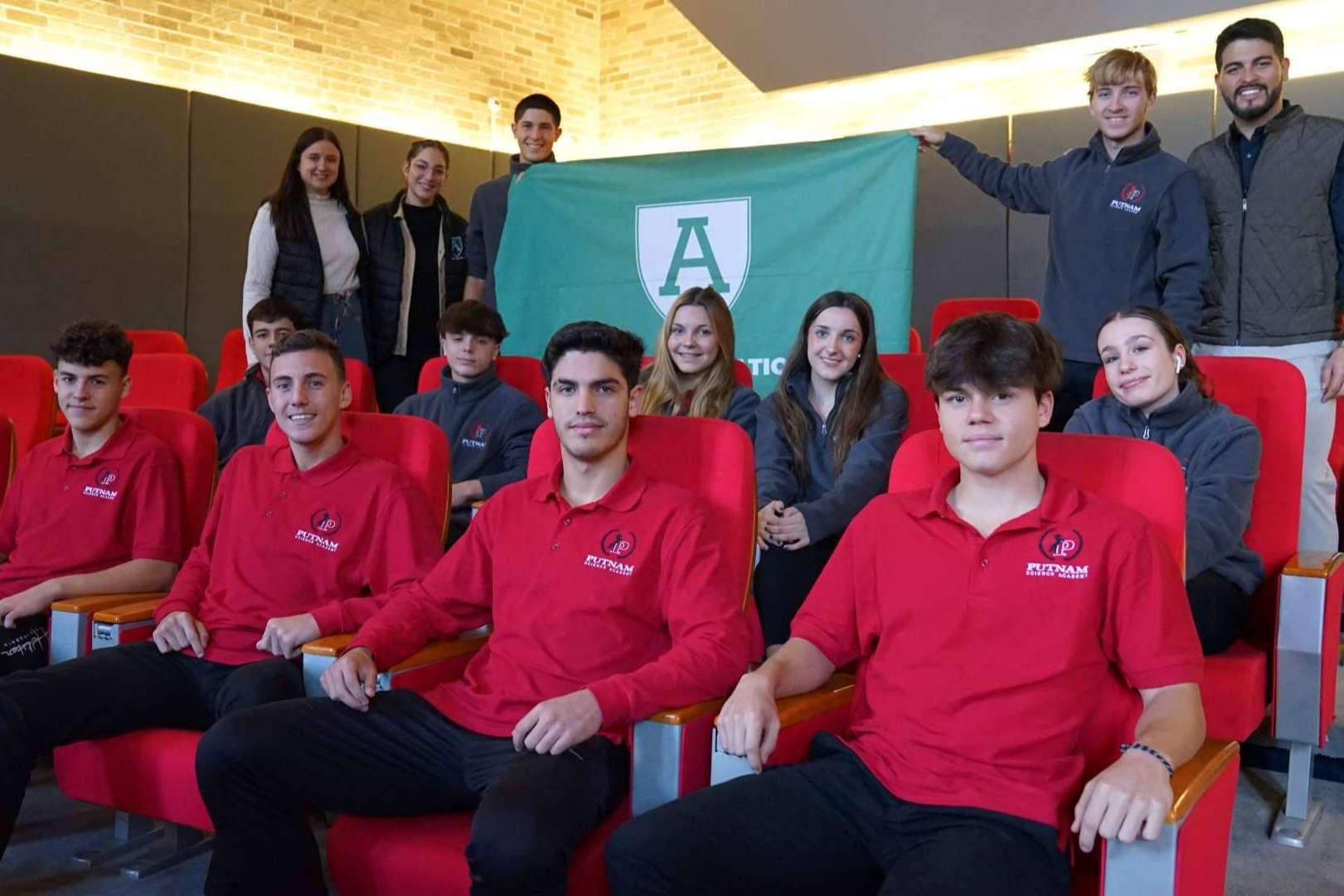 EE.UU. se propone desarrollar su comunidad intercultural mediante la búsqueda de talento internacional para sus escuelas