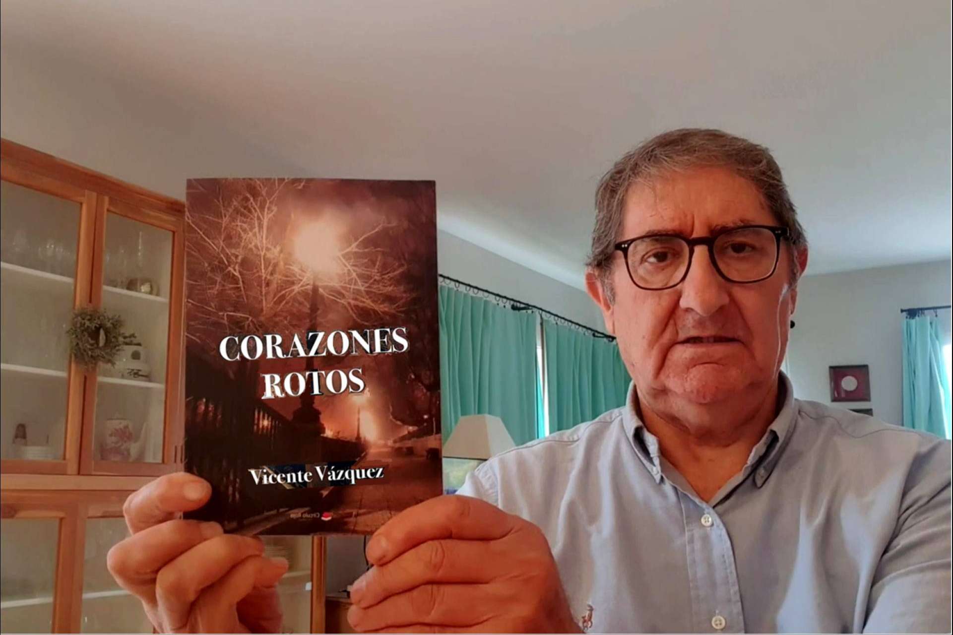 Vicente Vázquez presenta 'Corazones rotos', una novela negra que refleja el desamor, el despecho y la traición