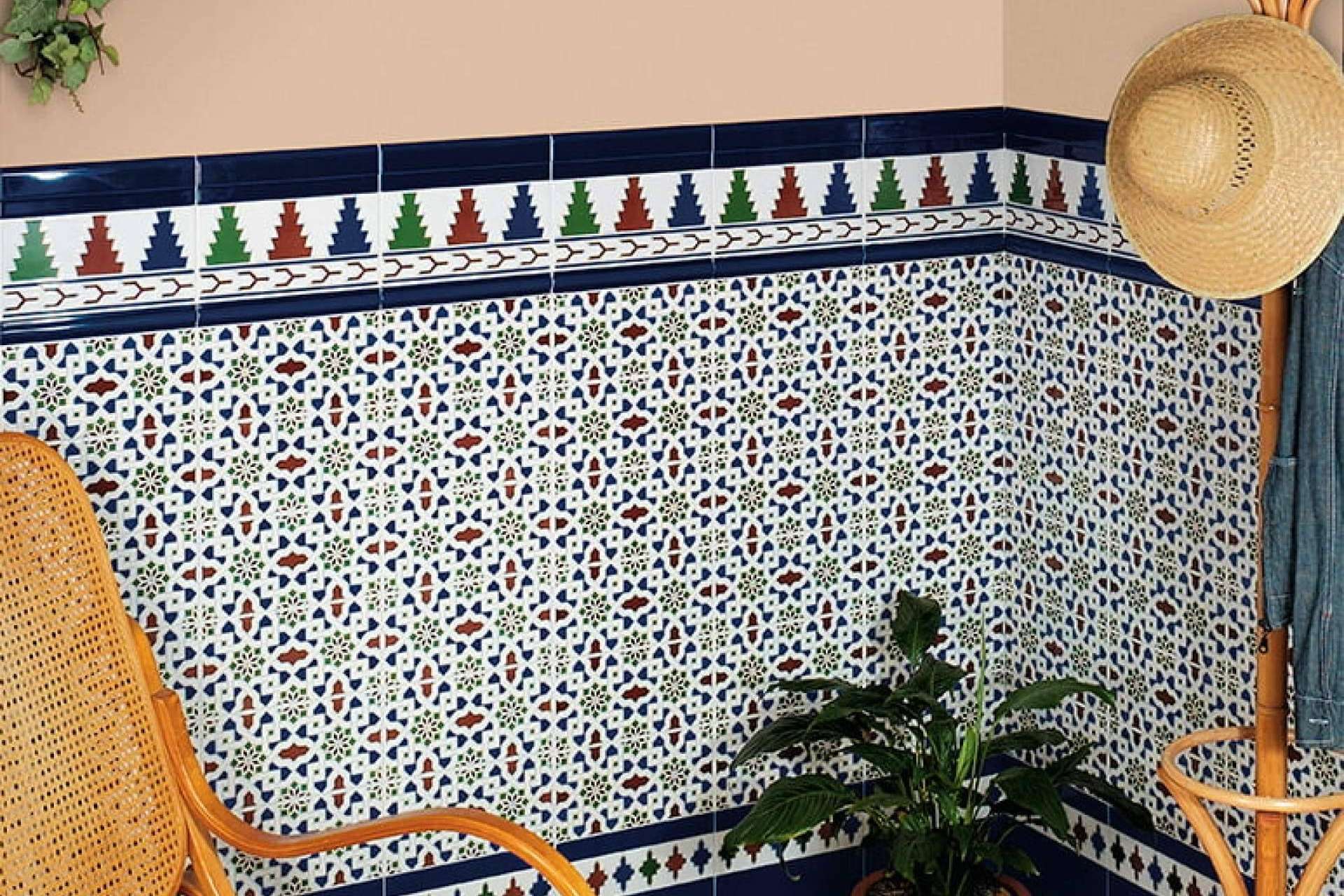 La belleza y elegancia de los azulejos andaluces de Interazulejo
