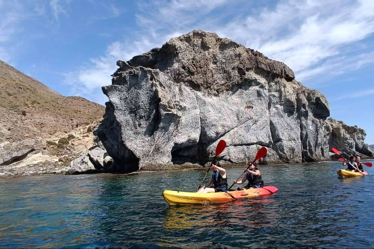 KayakSur se posiciona como uno de los líderes en rutas en kayak y snorkel en Cabo de Gata
