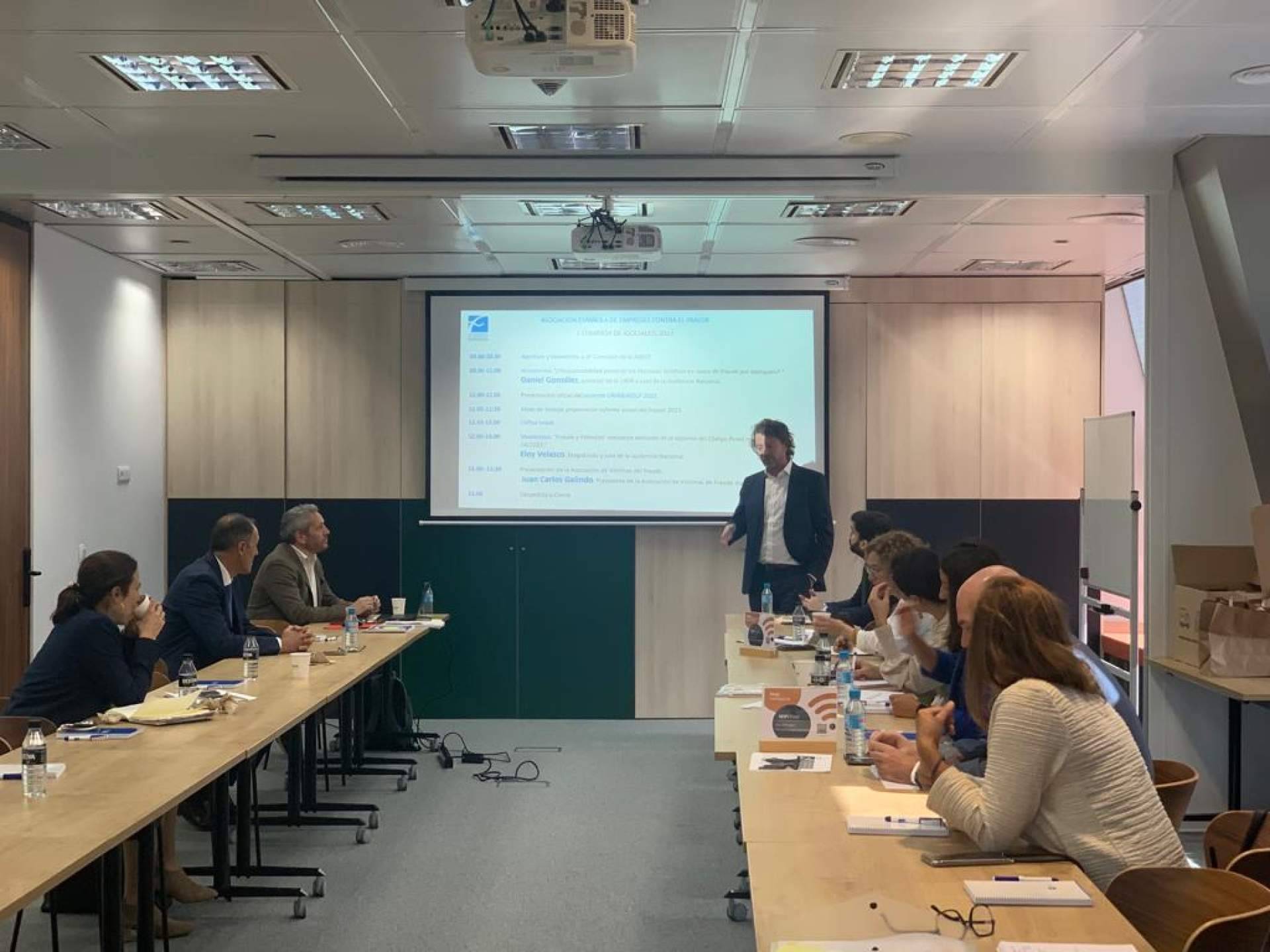 La Asociación Española de Empresas contra el Fraude (AEECF) y UNIR colaboran para promover la formación y la investigación contra el fraude en la empresa
