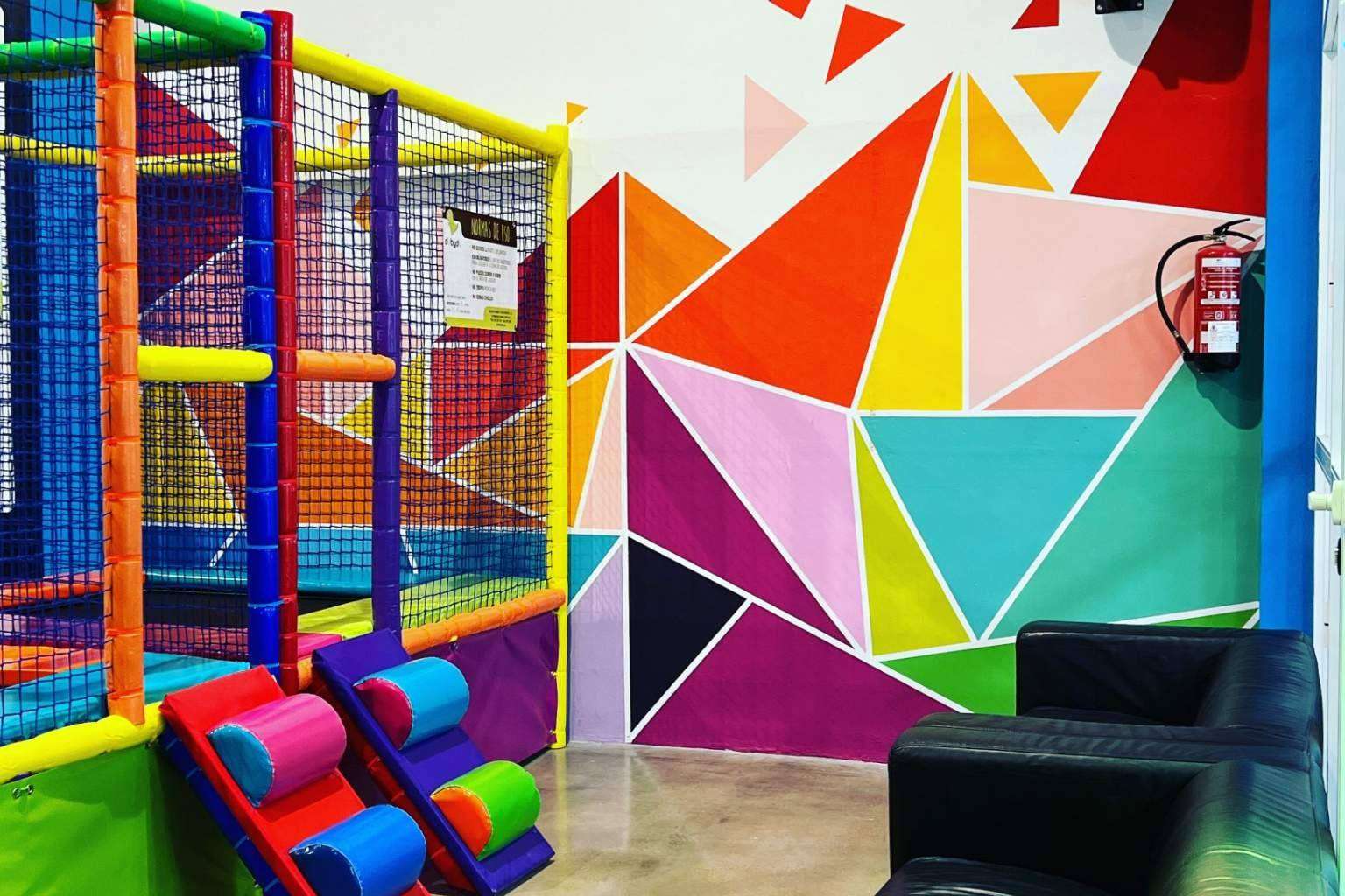 Divertirse en JumPlay - Parque de bolas para cumpleaños en Sevilla