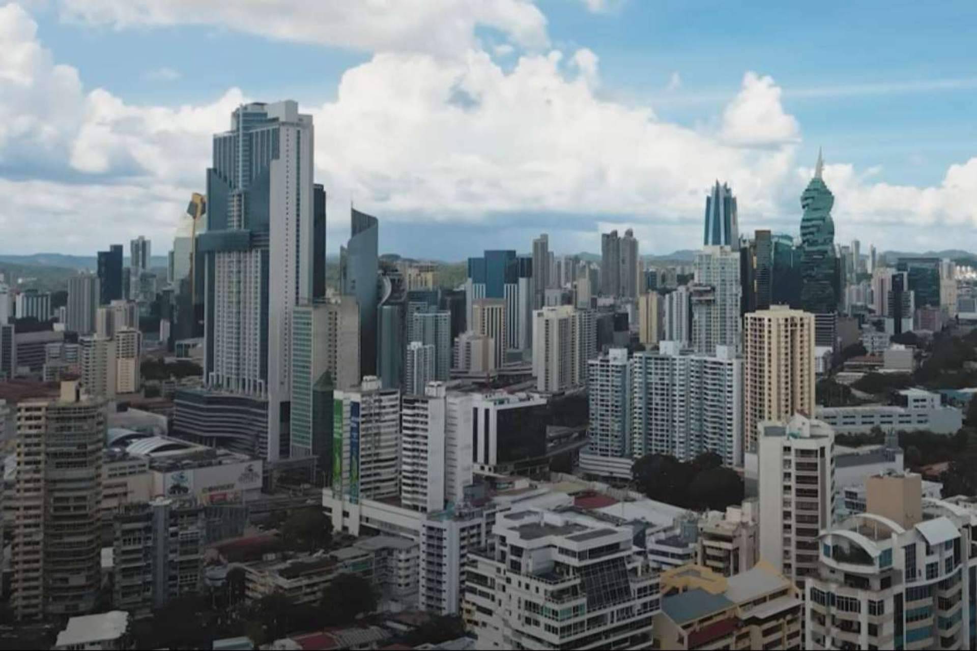 Avenida Balboa, precios accesibles y ubicación privilegiada. Vivir frente al mar en la Ciudad de Panamá