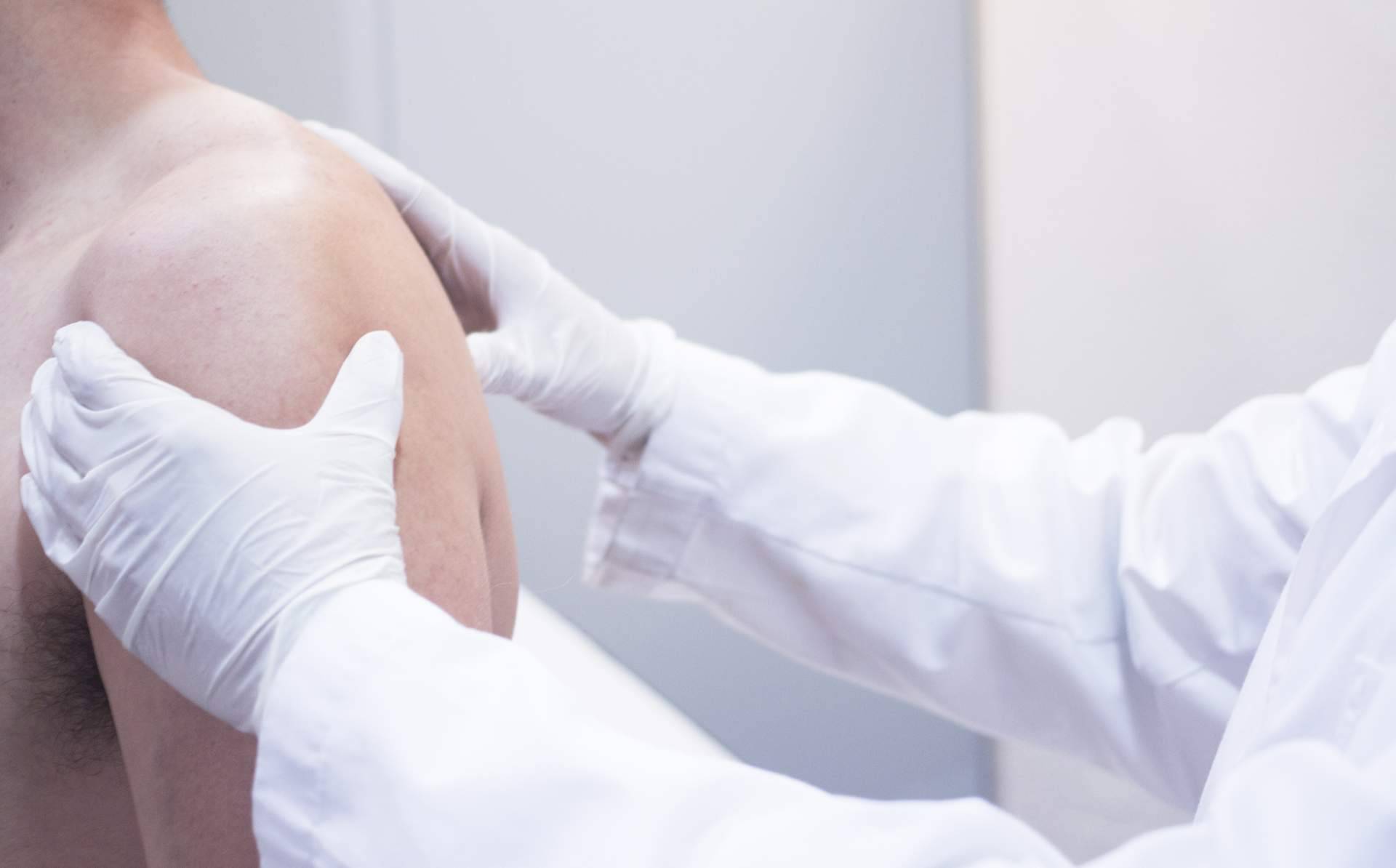 Dr. Miguel Romero, traumatólogo especialista en Bilbao en el tratamiento de fractura de troquíter