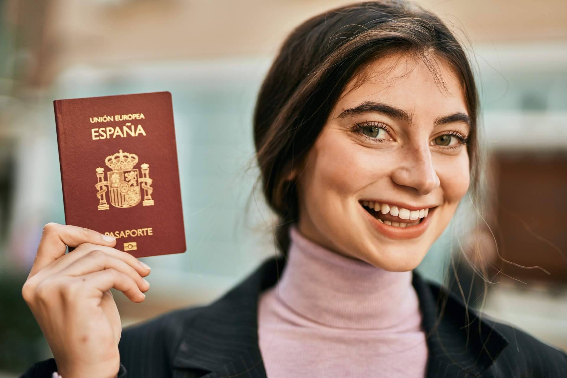 Requisitos para obtener la nacionalidad española por residencia, según Degiovani Abogados