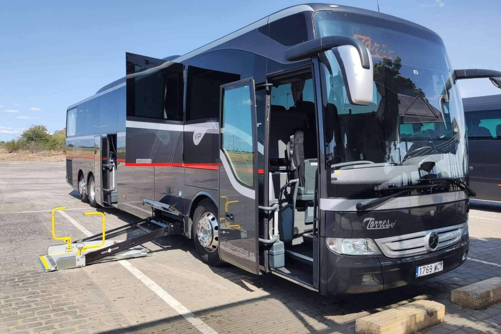 Torres Bus se encarga del alquiler de autobuses de 54 plazas en Madrid