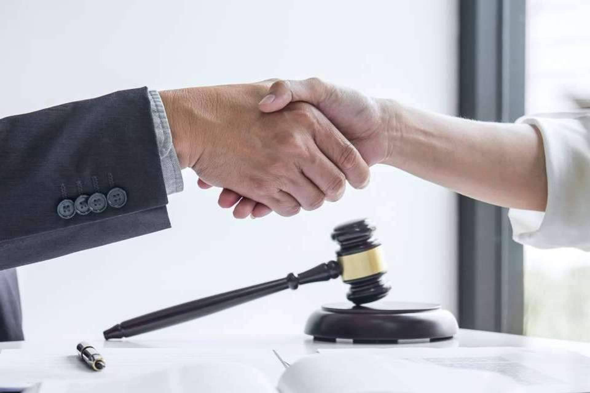 El auge de las reclamaciones por comisiones bancarias