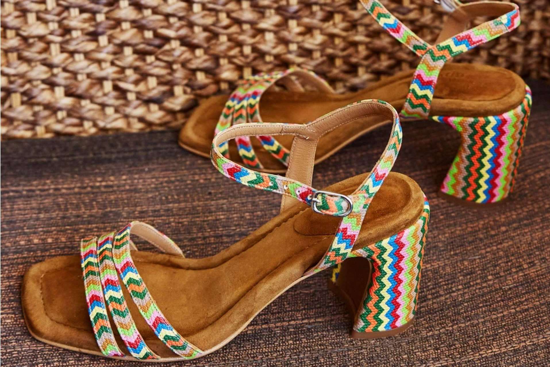Vestir con elegancia y confort con las sandalias de tacón alto de Audley Shoes