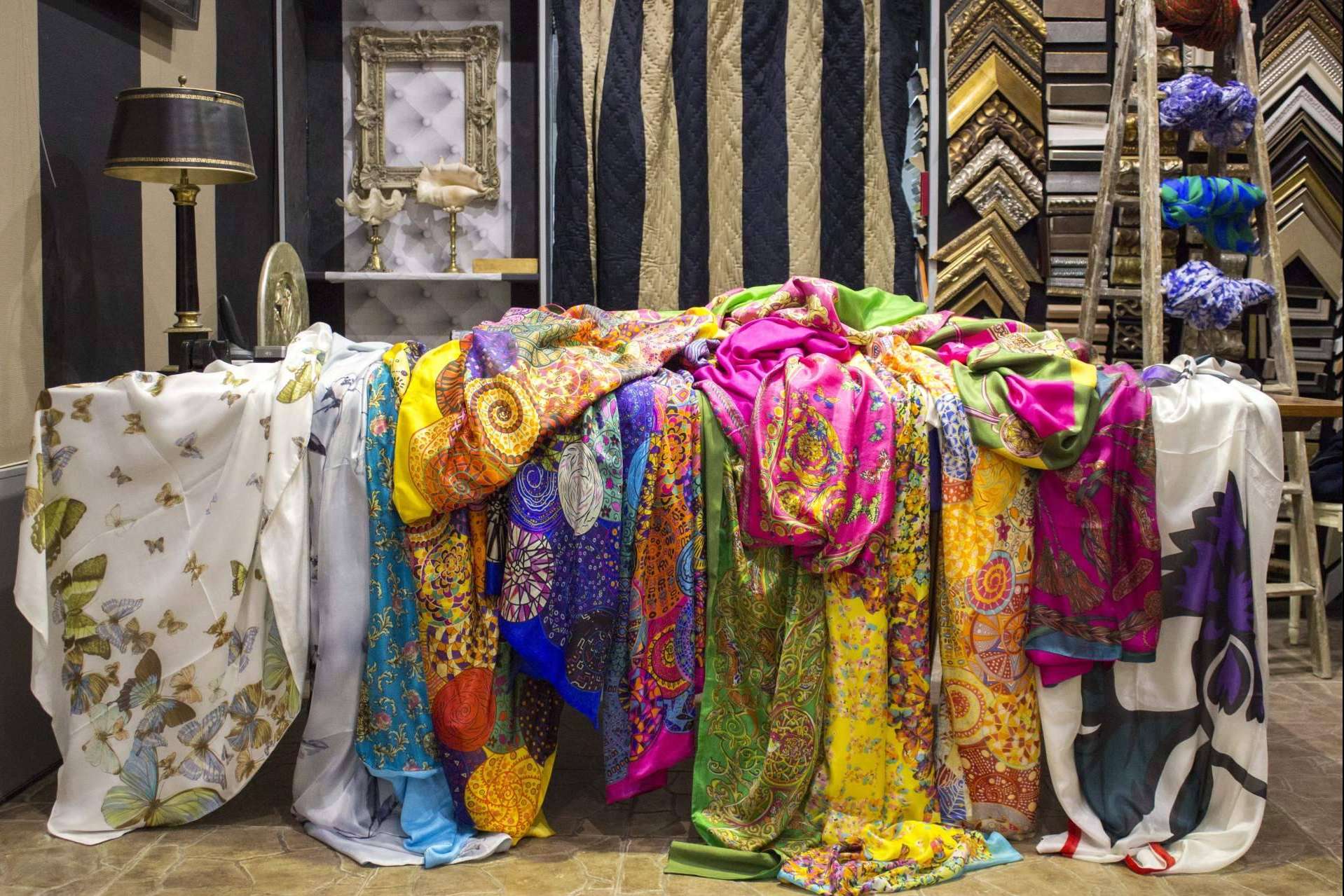 Julunggul, tienda online de fulares de seda, kimonos a medida y pañuelos de mujer en Zaragoza