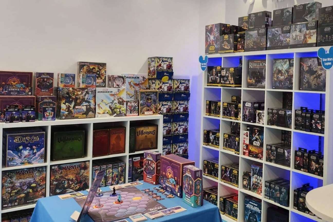 Mathom combina tradición y modernidad en su oferta de juegos de mesa, cartas y miniaturas