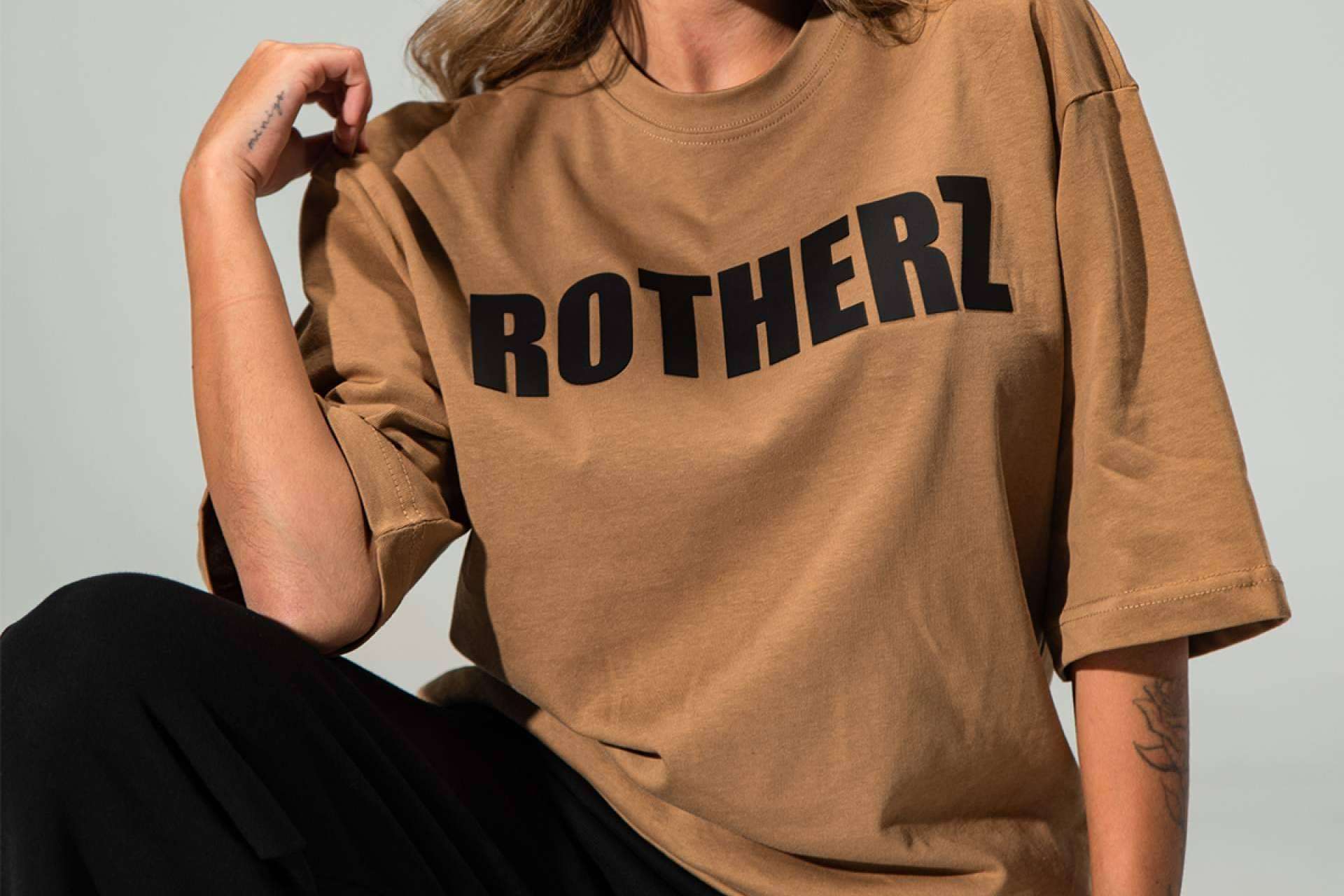 Rotherz fusiona estilo urbano y sostenibilidad en su última colección