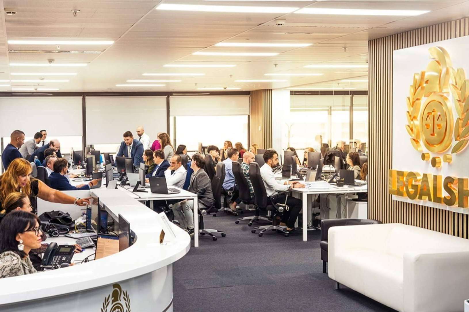Abogados Legalsha consigue cancelar una deuda abusiva de 76.000 euros vinculada a una tarjeta revolving