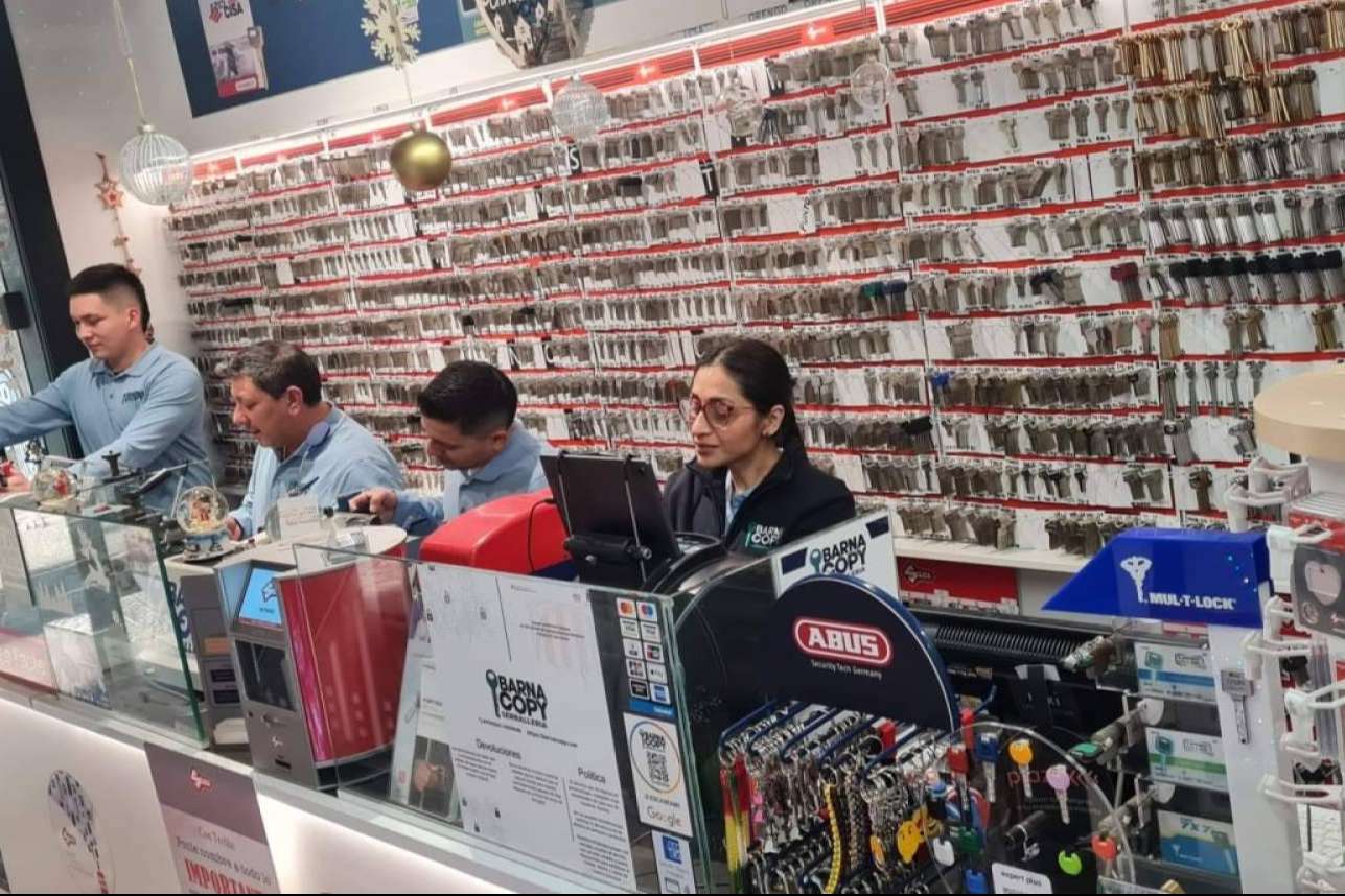 Duplicado de mandos de garaje, Barnacopy mejora la compatibilidad y rapidez en su servicio técnico en Barcelona