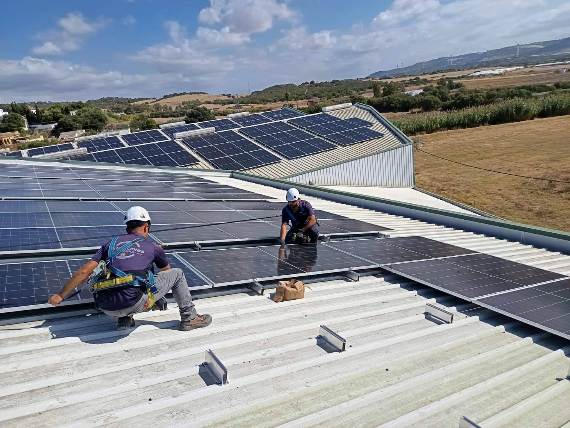 La revolución energética empieza en los barrios; así crecen las comunidades energéticas