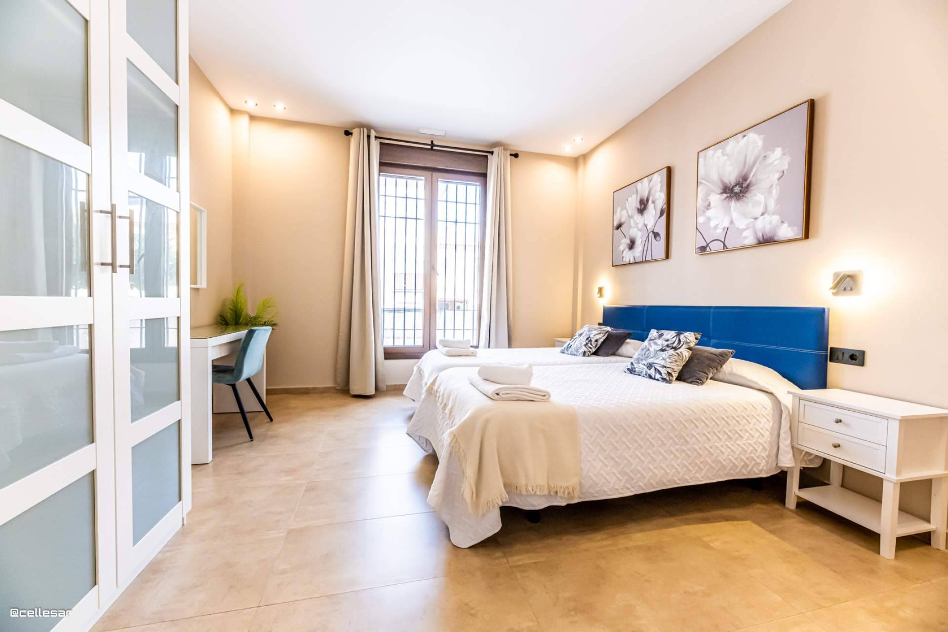 Una villa en alquiler en Sevilla pensada para grupos; 9 baños, jacuzzi y sala de juegos